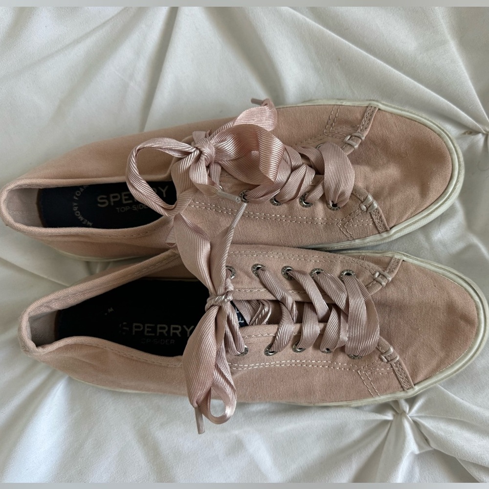 Dusty Rose Sperry Topsider sneakers with satin laces. Women’s size 8.5.